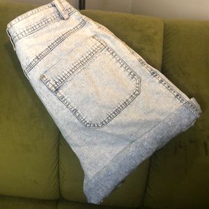 *SOLD* Vintage 80s light wash high waisted shorts